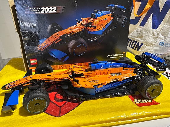 LEGO Technic McLaren F1 -auto 42141