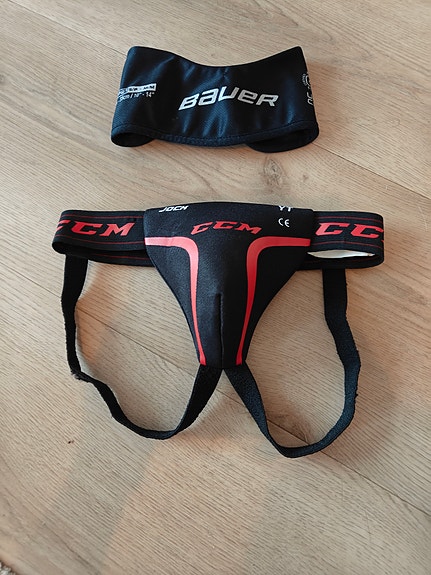 Bauer kaulasuoja ja CCM alasuoja koossa youth