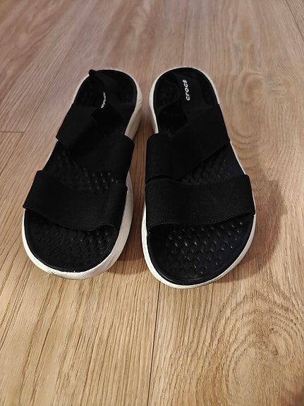 Crocs sandaalit koko 36 musta