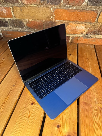 MacBook Pro 13” (akun kunto 94,2%), i5 / 8GB / 128GB — Space Gray