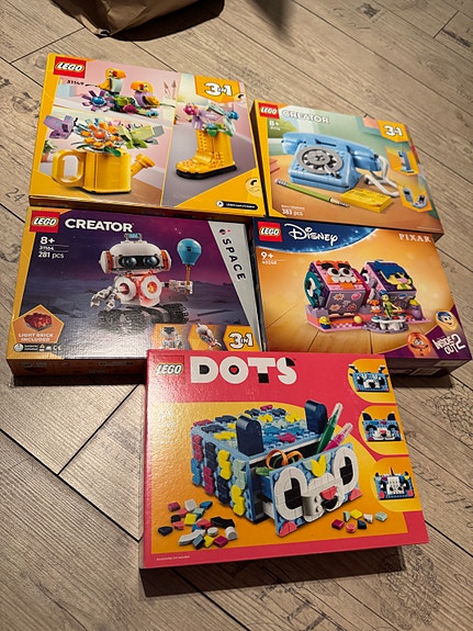 Avaamattomia LEGO paketteja