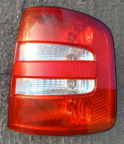 Skoda Fabian oikea takavalo