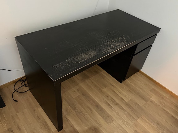 IKEA Malm -työpöytä
