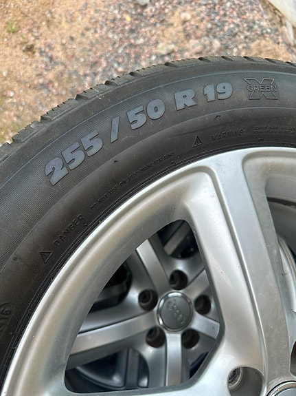 Michelin Latitude Tour HP 255/50 R19 kesärenkaat aluvanteilla