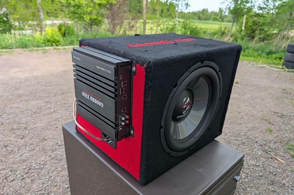 Groundzero subwoofer paketti 12 tuumainen sekä pioneerin mankka