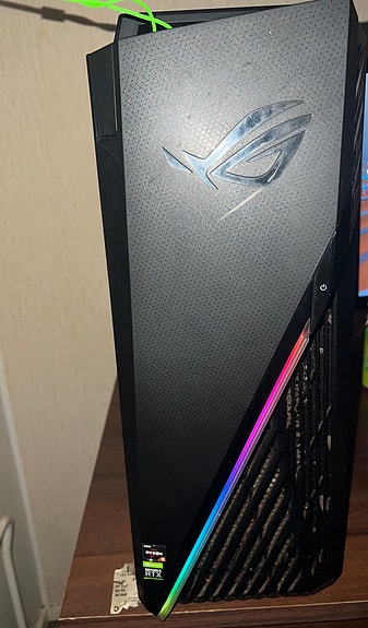 Asus ROG pelipöytäkone