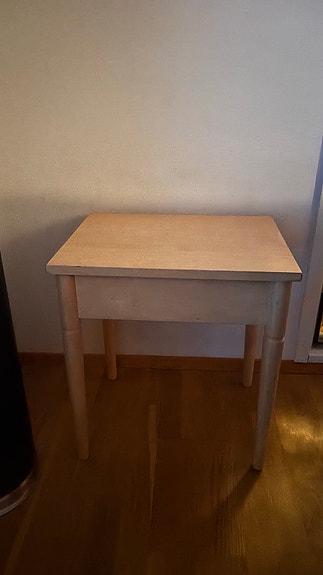 Annetaan yöpöytä