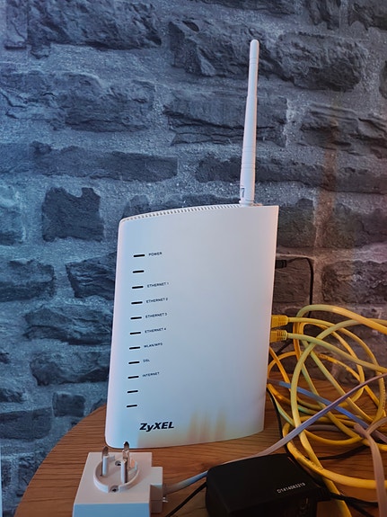 ZyXEL P-870HN-51B modeemi