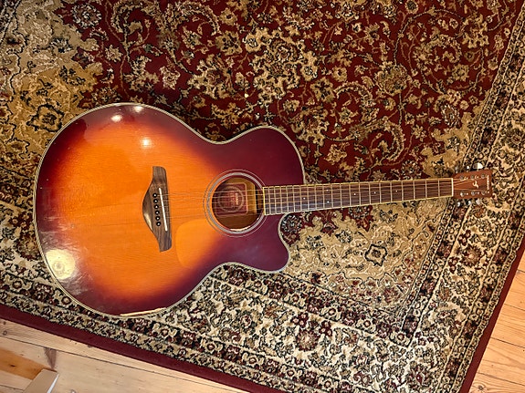 Yamaha- FJX720SC - akustinen kitara