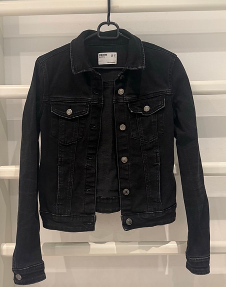 Bershka musta farkkutakki XS