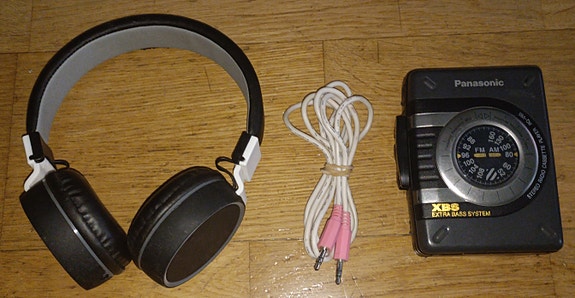 Panasonic RQ-V65 Radio Cassette Player & Kuulokkeet
