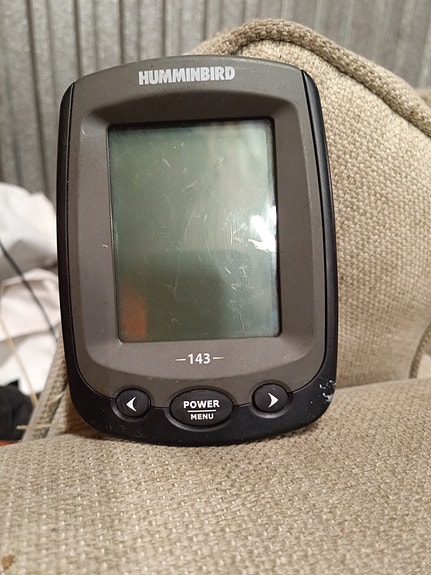 Humminbird 143 kalastus käytössä ollut kaikuluotain ilman johtoja sekä telinettä