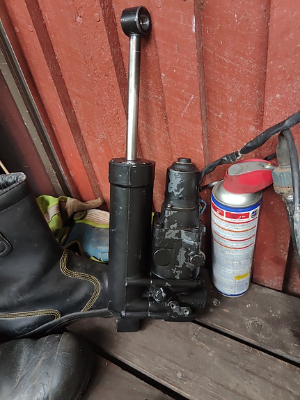 Yamaha 40hv trimmi ja pumppusylinteri