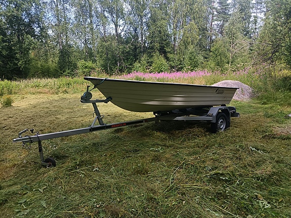 Vene + traileri + perämoottori