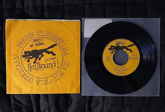 HELLHOUND: Pakoon Neonarmeijaa / Ota mut uudestaan 7" (Rokit, 1979)