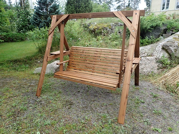 Puinen pihakeinu