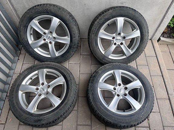 Toyota 16" alumiinivanteet + Hakkapeliitta 9 nastarenkaat 205/60 R16