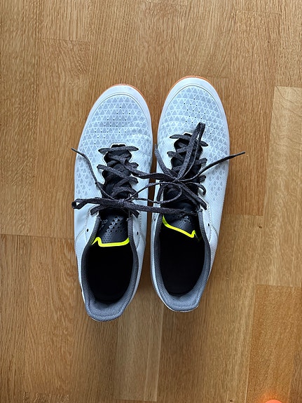 Adidas Sala, isojalkaisen miehen sali/sisäliikuntatossut
