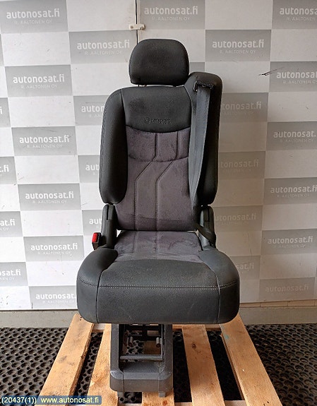 Lisäistuin Carsport design