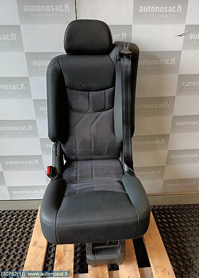 Lisäistuin Carsport design