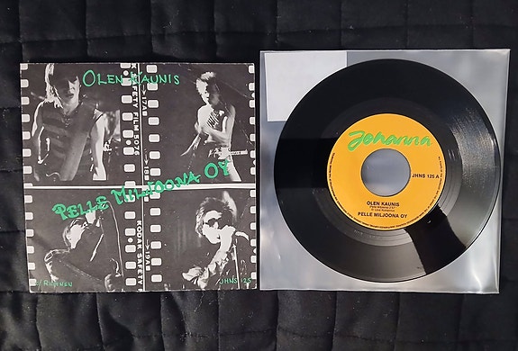 PELLE MILJOONA OY: Olen kaunis / Älä äiti itke 7" (Johanna, 1980)