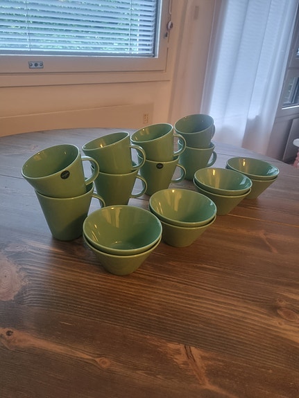 Arabia Koko sarjan kupit 8kpl ja kipot 8kpl