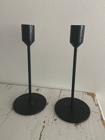 IKEA mustat metalliset kynttilänjalat