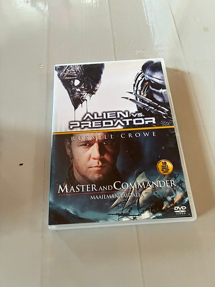 Alien vs predator / master And commander dvd