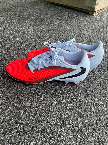 Uudet Nike Phantom nappikset koko 42