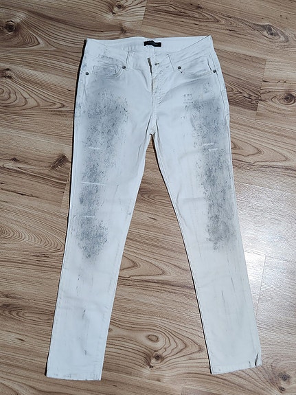 Guess farkut. Koko 28