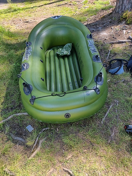 Kumivene sähkömoottorilla