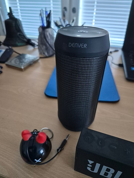 JBL Bluetooth-kaiutin musta