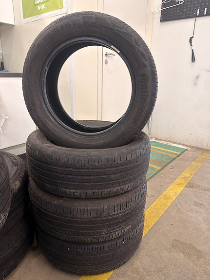 Renkaat/tires CONTINENTAL