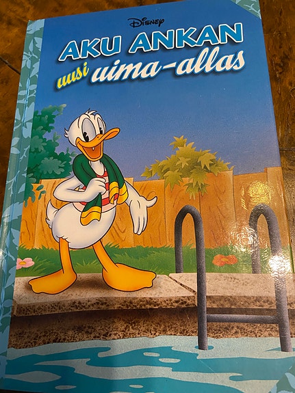Aku Ankka kirja Uusi uima-allas