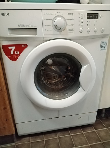 LG edestä täytettävä pesukone 7 kg