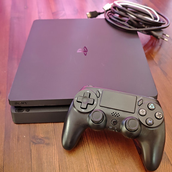 PlayStation 4 slim