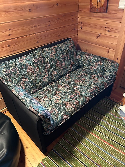 ANNETAAN hyväkuntoinen pikkusohva. Hae pois!