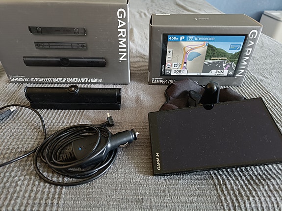 Garmin Camper 780 navigaattori ja Garmin BC 40 peruutuskamera