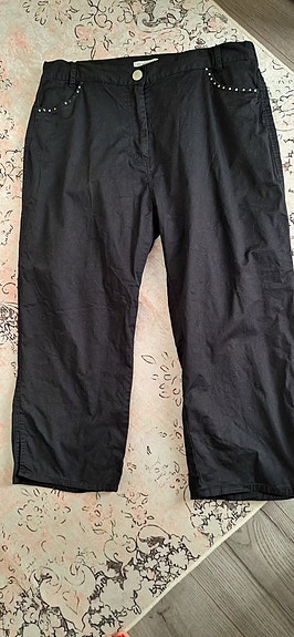 Mustat caprit 42-44
