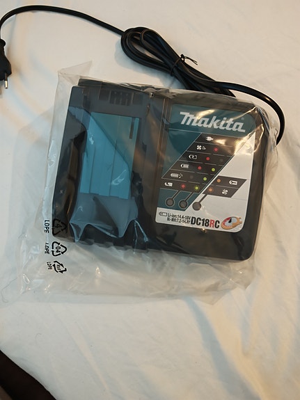 Makita DC18RC Laturi Uusi