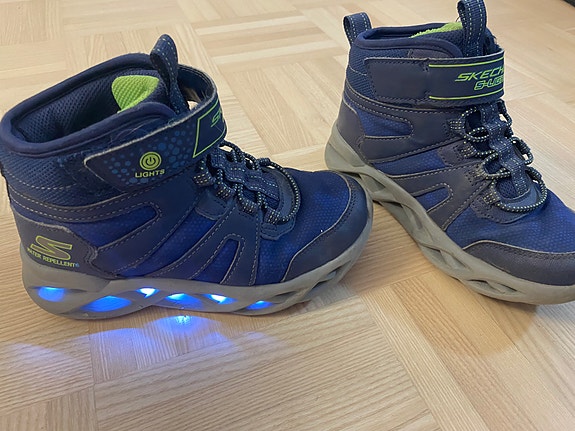 Skechers välikausikengät koko 30