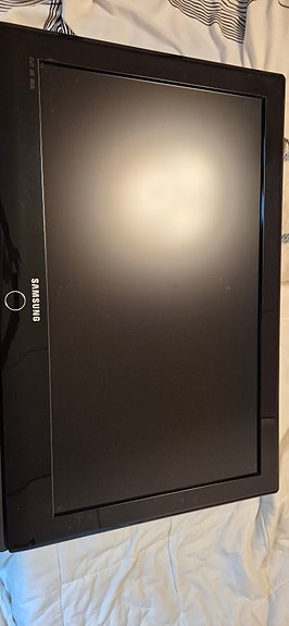 Hyväkuntoinen Samsung 32" LCD-televisio (HDMI-liitännät)