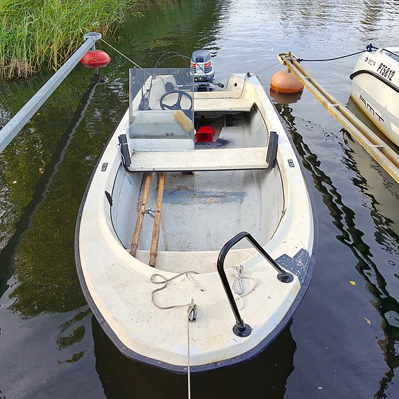 Lami 420+Evinrude 20 HP + Metal Fuel Tank+ Oars