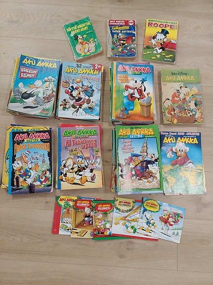 Aku Ankka sarjakuvalehdet ja pokkarit iso nippu