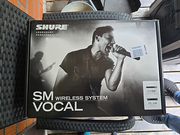 Shure BLX4/ SM58 langaton mikrofoni