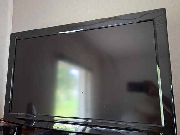 Panasonic Viera LCD-televisio 32", vm.2011