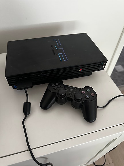 Playstation 2 + Ohjain + Scart-HDMI muunnin