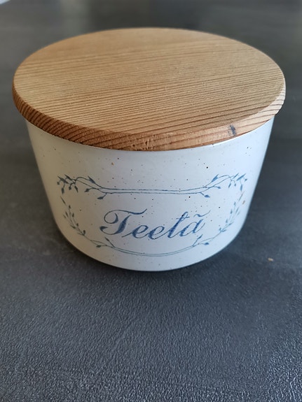 Pentik Halla teetäpurkki.