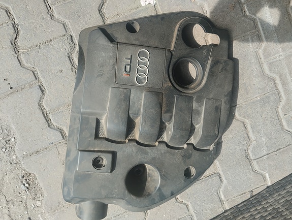 1.9tdi Audi moottorin päällismuovi