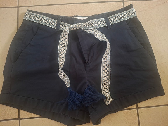 Onlyn uudet shortsit,  xs